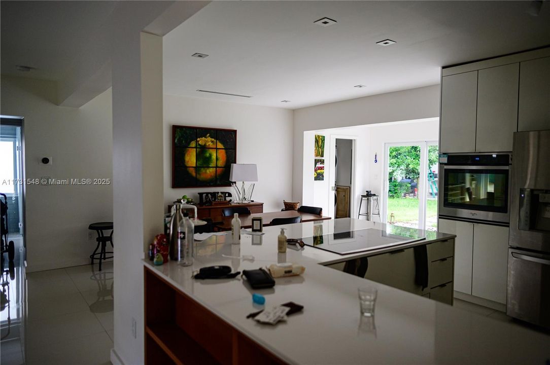 Recientemente alquilado: $6,500 (6 camas, 4 baños, 3015 Pies cuadrados)