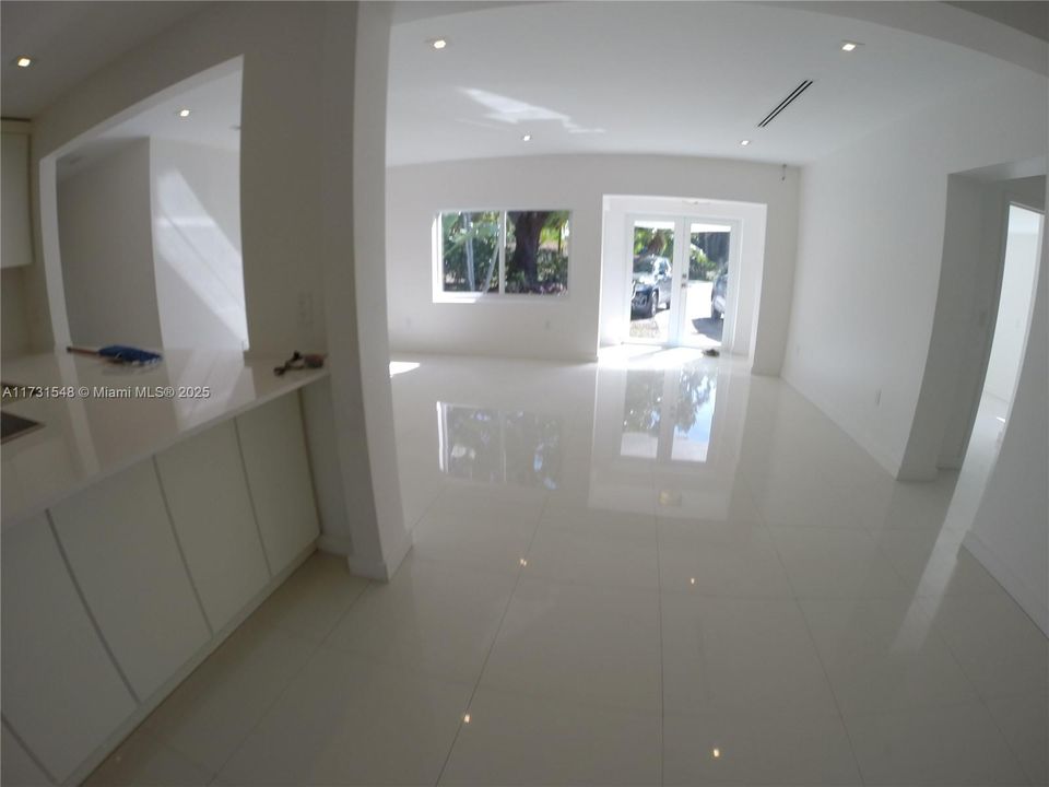 Recientemente alquilado: $6,500 (6 camas, 4 baños, 3015 Pies cuadrados)