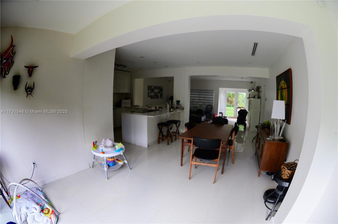 Recientemente alquilado: $6,500 (6 camas, 4 baños, 3015 Pies cuadrados)