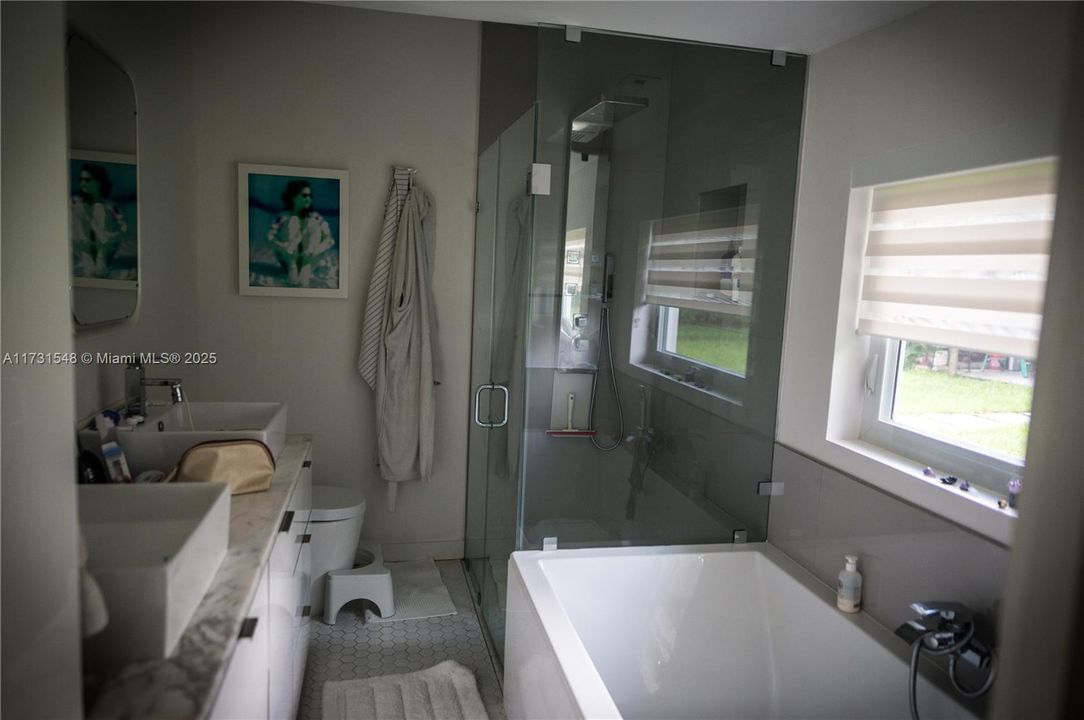 Recientemente alquilado: $6,500 (6 camas, 4 baños, 3015 Pies cuadrados)