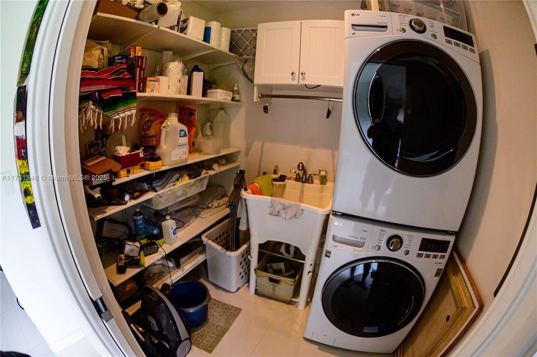 Recientemente alquilado: $6,500 (6 camas, 4 baños, 3015 Pies cuadrados)