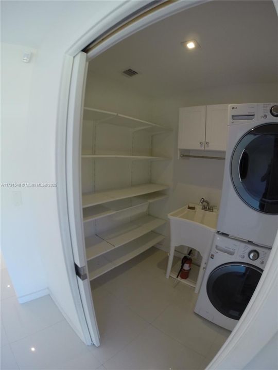 Recientemente alquilado: $6,500 (6 camas, 4 baños, 3015 Pies cuadrados)