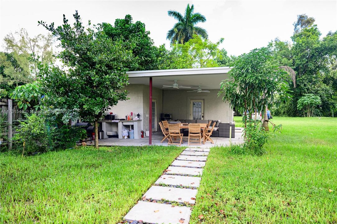 Recientemente alquilado: $6,500 (6 camas, 4 baños, 3015 Pies cuadrados)