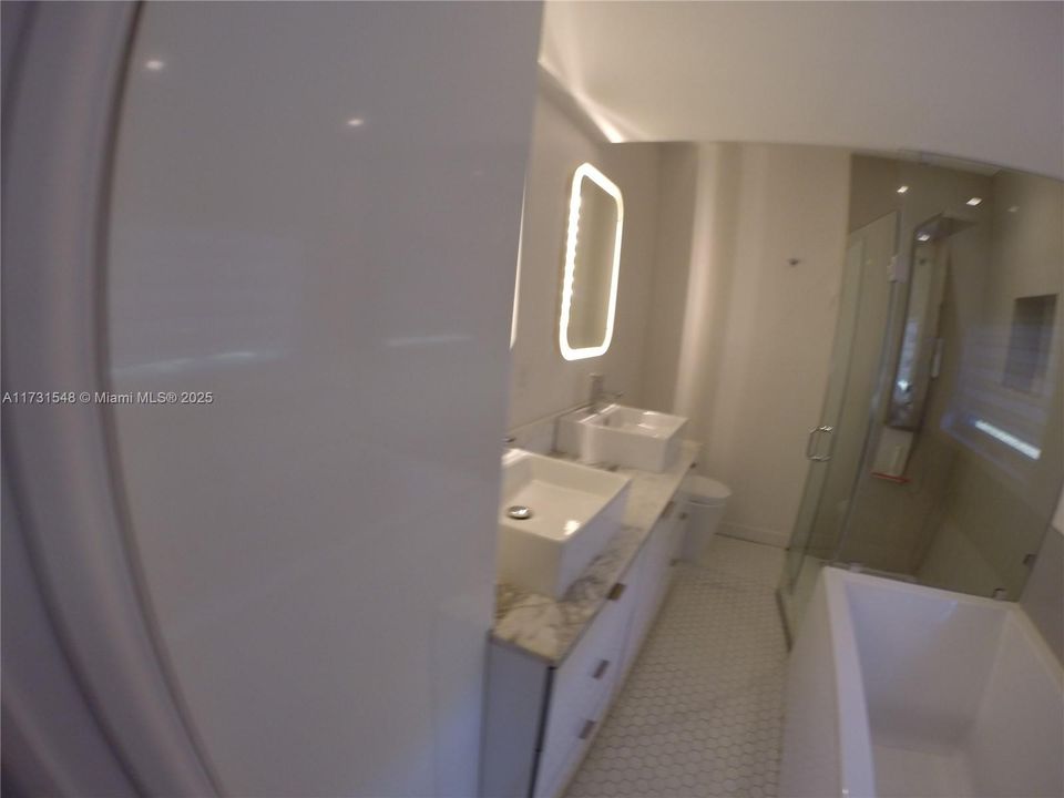 Recientemente alquilado: $6,500 (6 camas, 4 baños, 3015 Pies cuadrados)