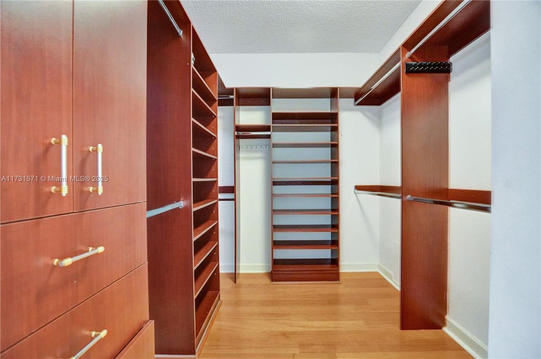 Recently Sold: $1,295,000 (3 beds, 3 baths, 2750 Square Feet)