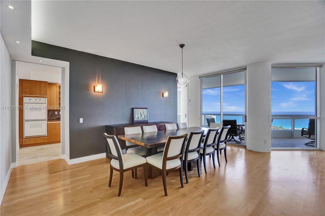 Recently Sold: $1,295,000 (3 beds, 3 baths, 2750 Square Feet)