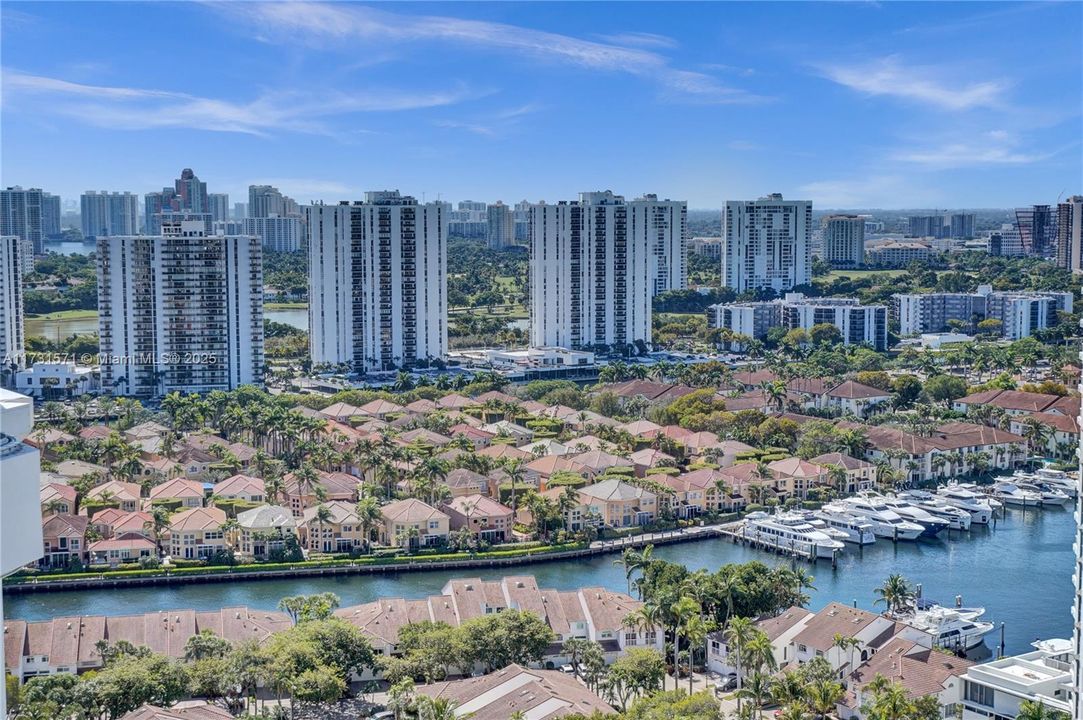 Recently Sold: $1,295,000 (3 beds, 3 baths, 2750 Square Feet)