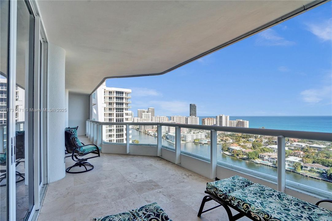 Recently Sold: $1,295,000 (3 beds, 3 baths, 2750 Square Feet)