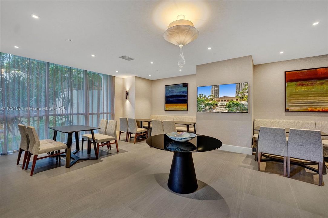 Recently Sold: $1,295,000 (3 beds, 3 baths, 2750 Square Feet)