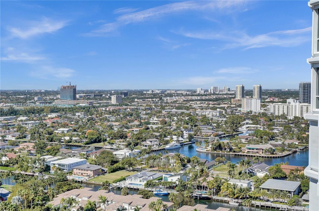 Recently Sold: $1,295,000 (3 beds, 3 baths, 2750 Square Feet)