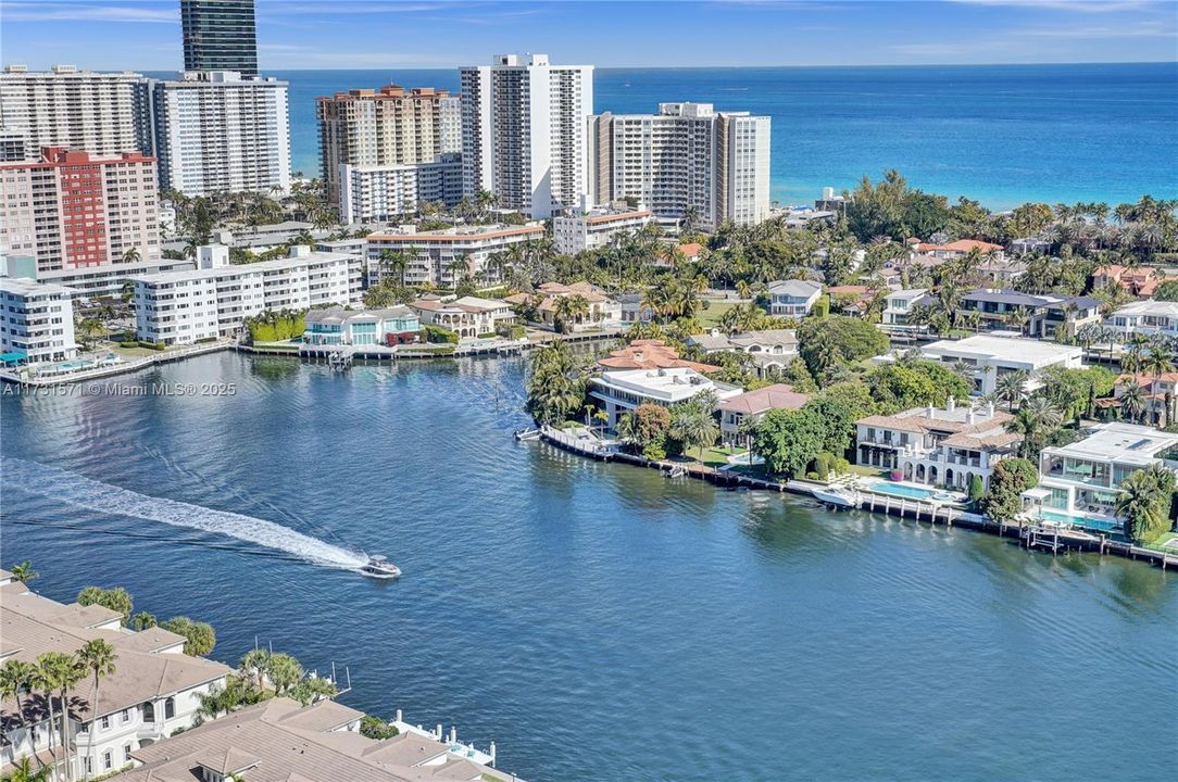 Recently Sold: $1,295,000 (3 beds, 3 baths, 2750 Square Feet)