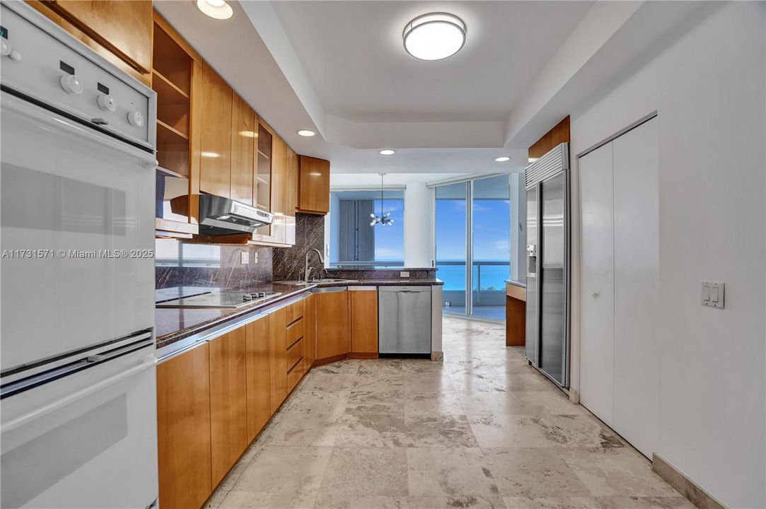 Recently Sold: $1,295,000 (3 beds, 3 baths, 2750 Square Feet)