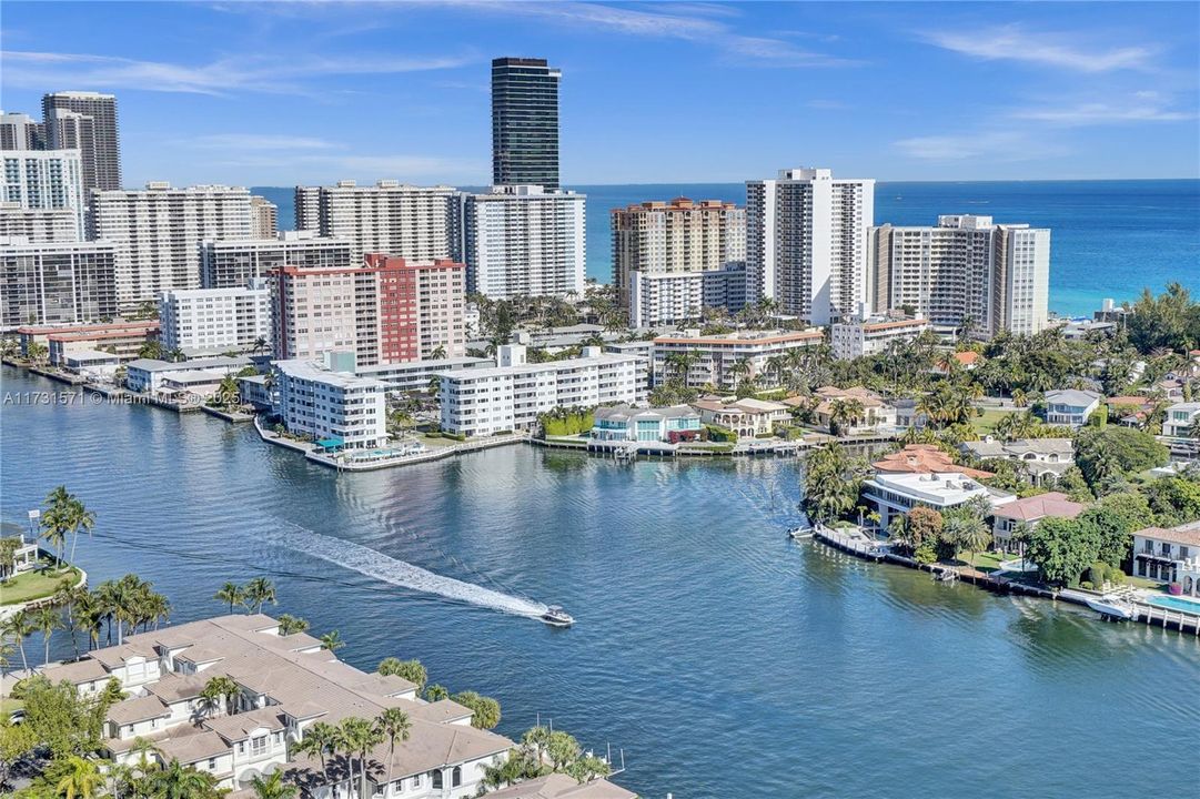 Recently Sold: $1,295,000 (3 beds, 3 baths, 2750 Square Feet)