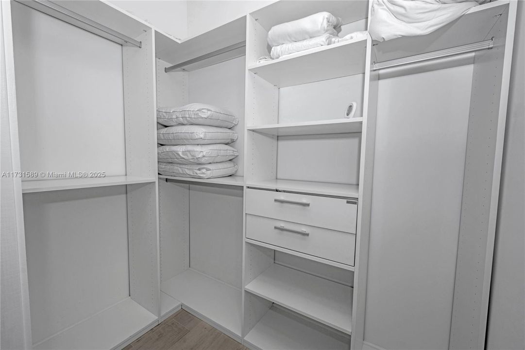 На продажу: $3,750,000 (2 спален, 4 ванн, 2703 Квадратных фут)