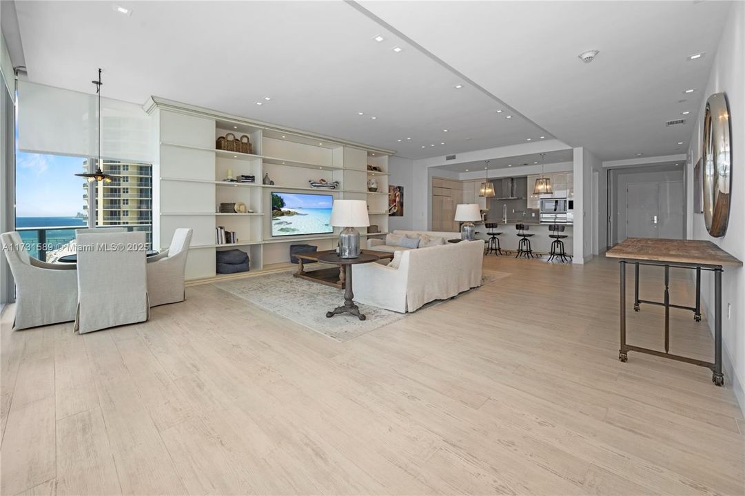 На продажу: $3,750,000 (2 спален, 4 ванн, 2703 Квадратных фут)