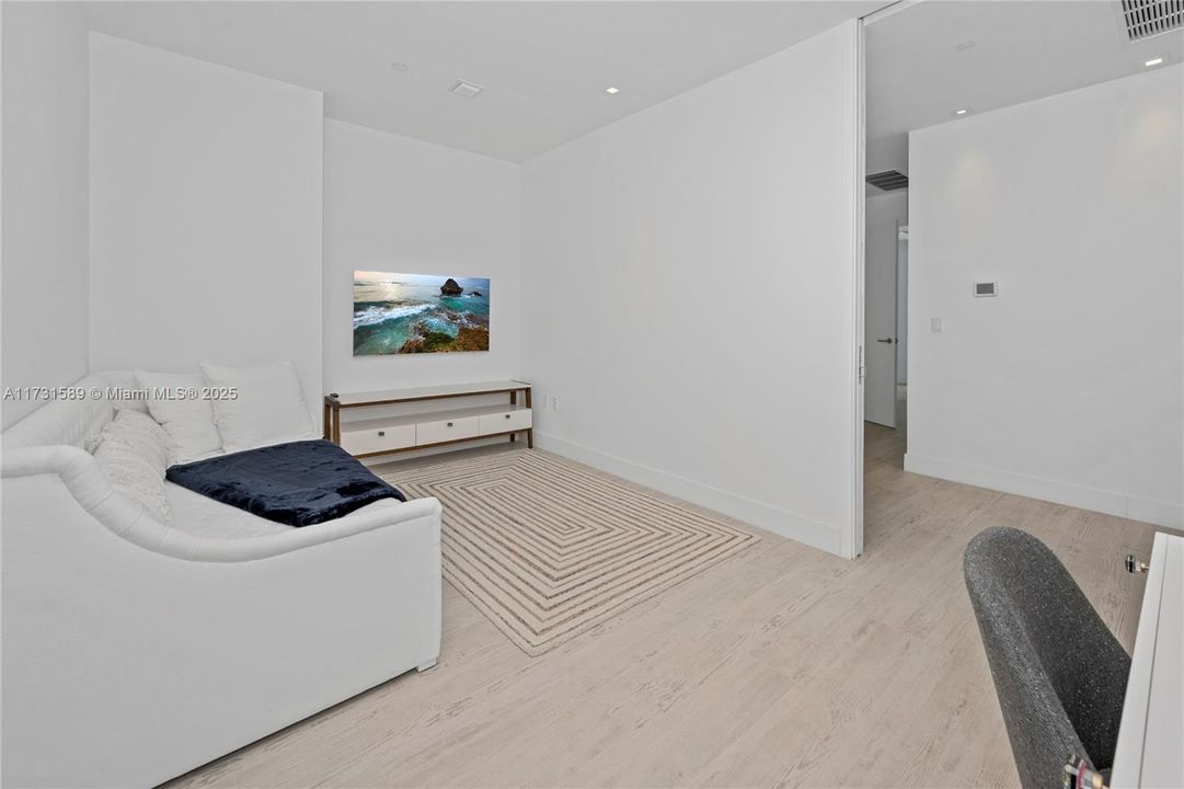 На продажу: $3,750,000 (2 спален, 4 ванн, 2703 Квадратных фут)