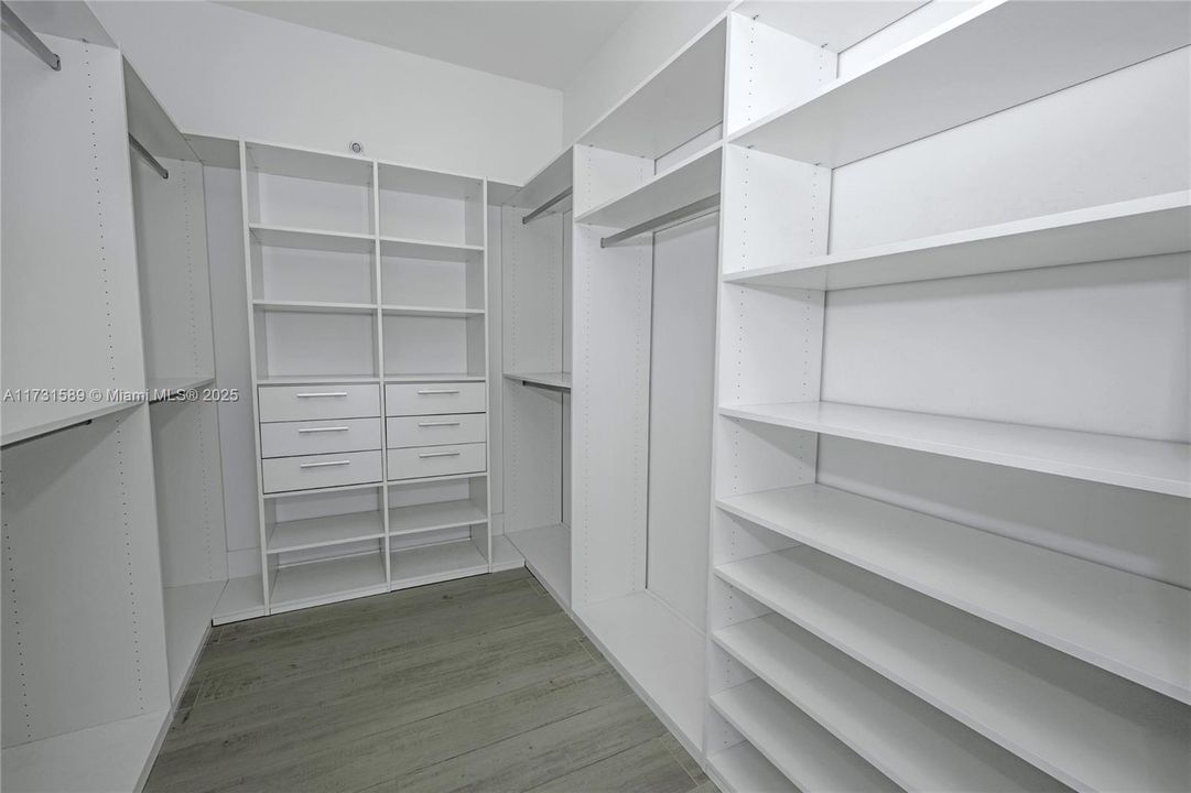 На продажу: $3,750,000 (2 спален, 4 ванн, 2703 Квадратных фут)