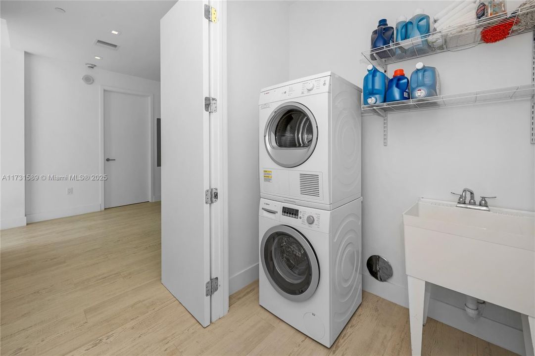 На продажу: $3,750,000 (2 спален, 4 ванн, 2703 Квадратных фут)