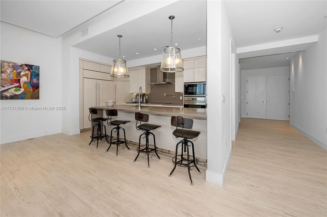 На продажу: $3,750,000 (2 спален, 4 ванн, 2703 Квадратных фут)