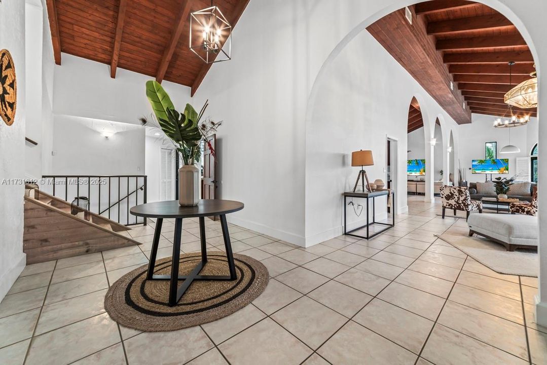 For Sale: $3,950,000 (5 beds, 6 baths, 3996 Square Feet)