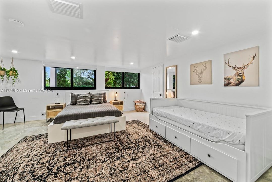 For Sale: $3,950,000 (5 beds, 6 baths, 3996 Square Feet)