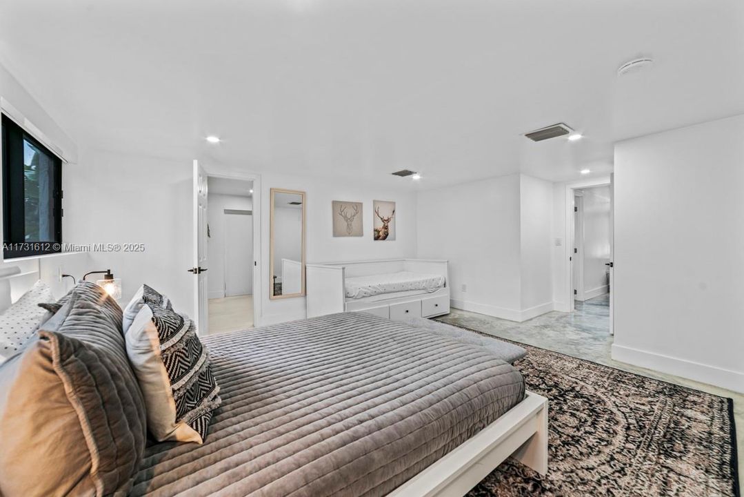 For Sale: $3,950,000 (5 beds, 6 baths, 3996 Square Feet)