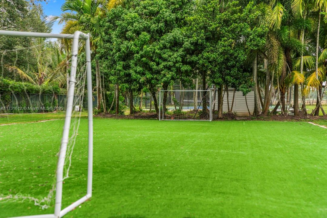 For Sale: $3,950,000 (5 beds, 6 baths, 3996 Square Feet)