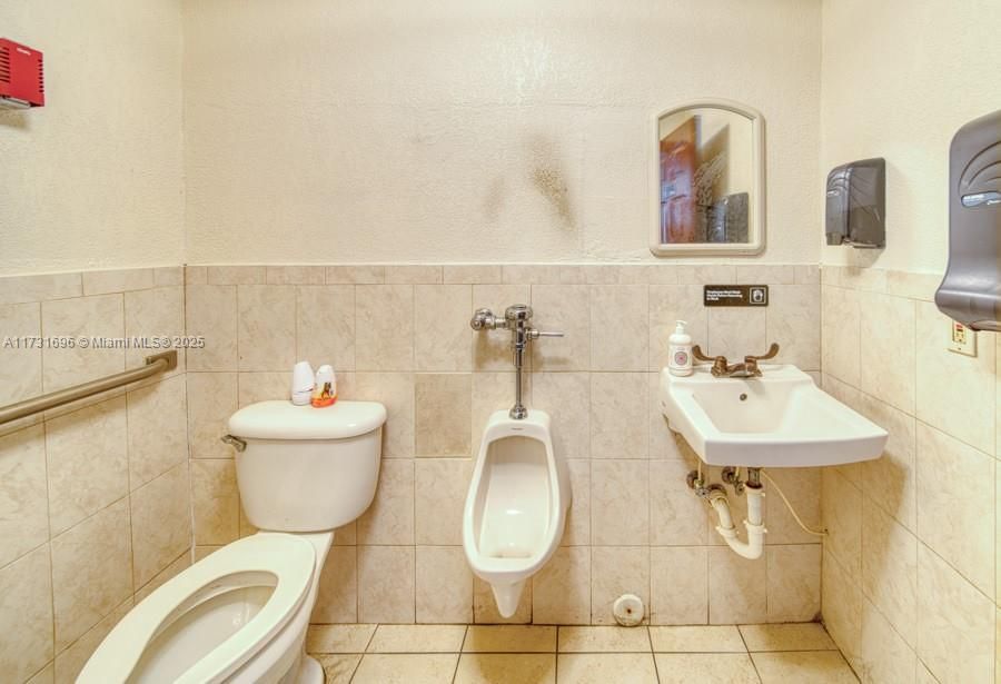 最近售出: $75,000 (0 贝兹, 0 浴室, 0 平方英尺)