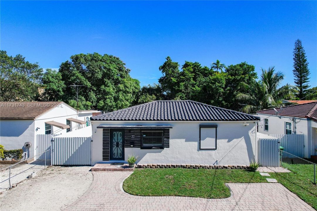 Active With Contract: $689,000 (3 beds, 2 baths, 1662 Square Feet)