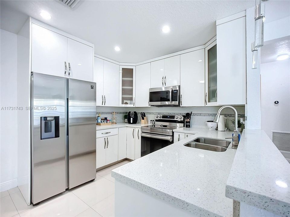 Active With Contract: $689,000 (3 beds, 2 baths, 1662 Square Feet)