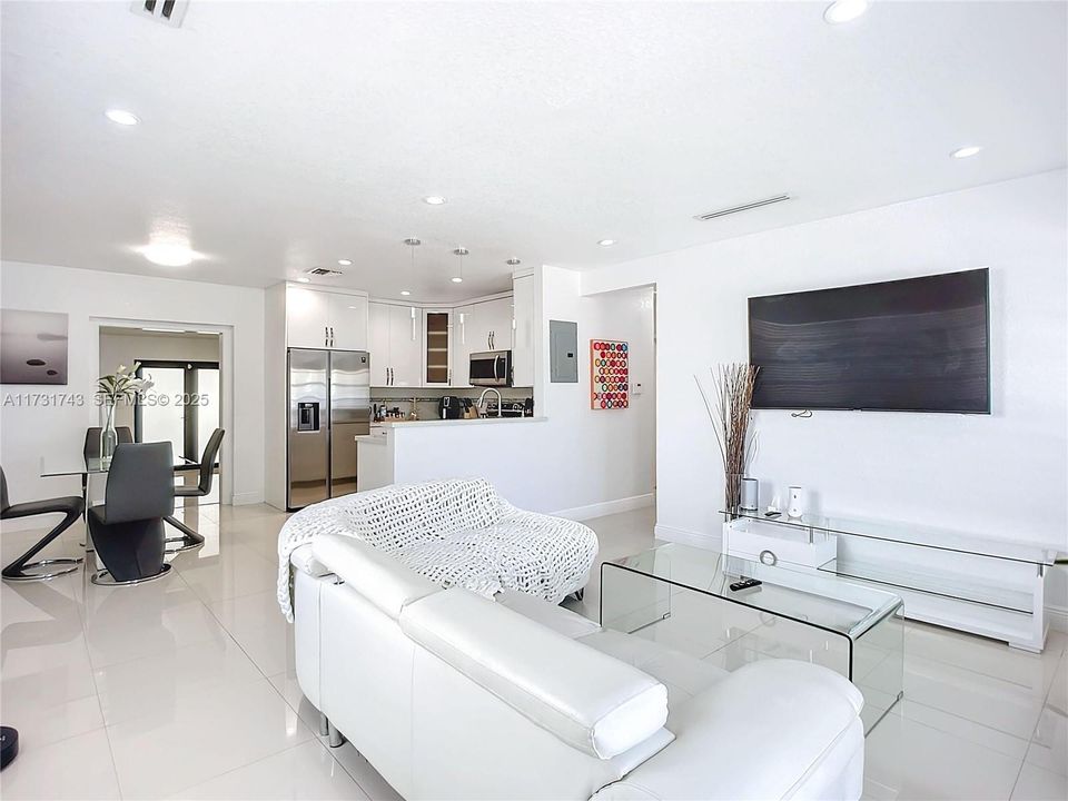 Active With Contract: $689,000 (3 beds, 2 baths, 1662 Square Feet)