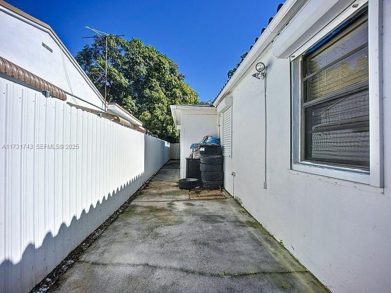 Active With Contract: $689,000 (3 beds, 2 baths, 1662 Square Feet)