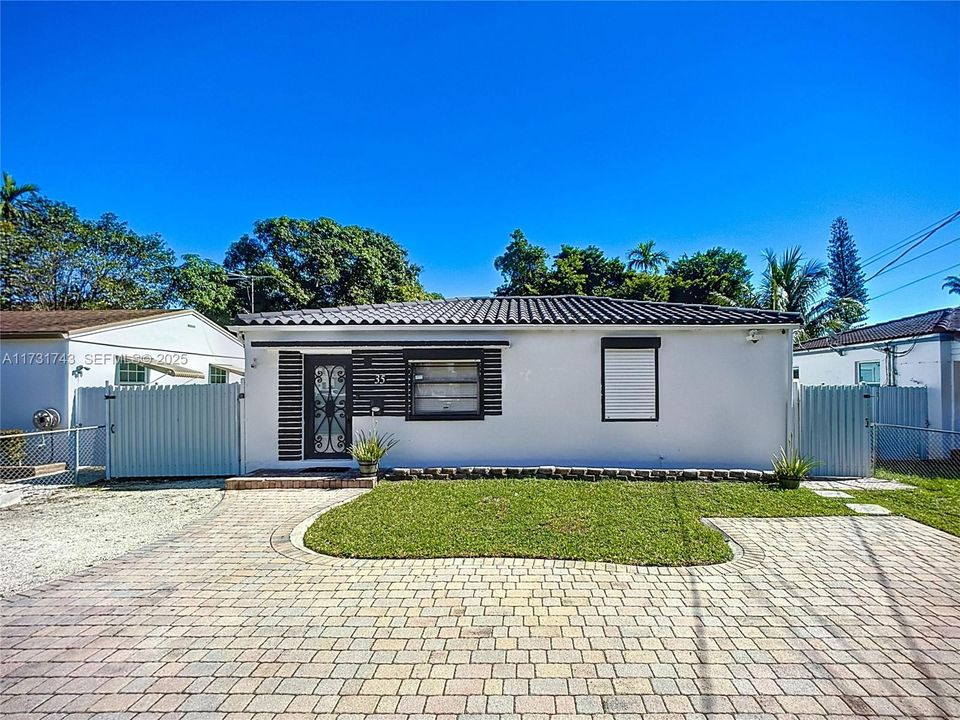 Active With Contract: $689,000 (3 beds, 2 baths, 1662 Square Feet)