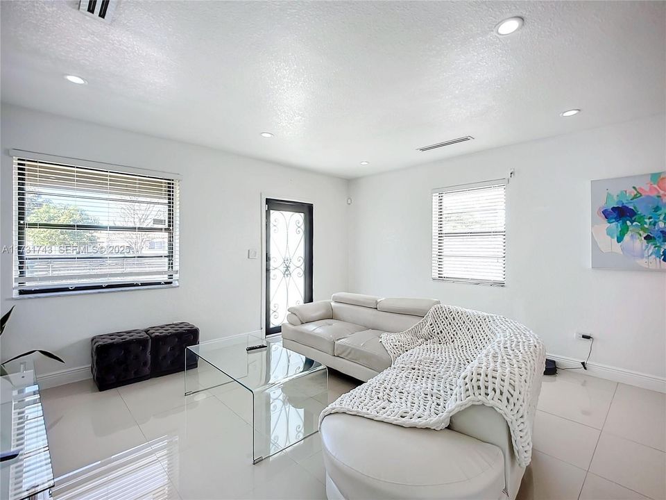 Active With Contract: $689,000 (3 beds, 2 baths, 1662 Square Feet)