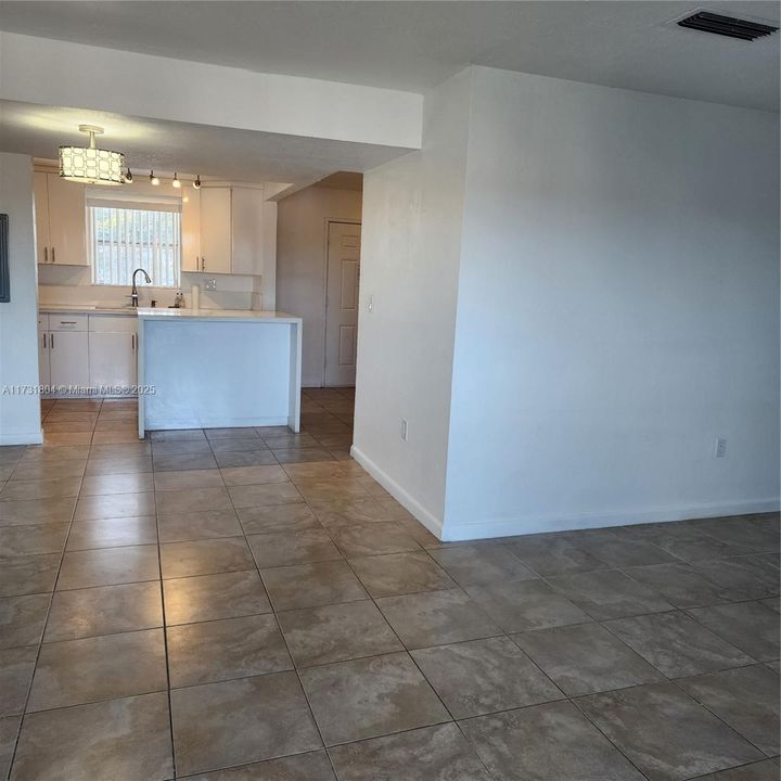 Recently Rented: $2,500 (2 beds, 2 baths, 1415 Square Feet)