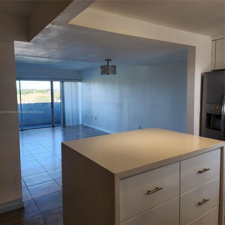 Recently Rented: $2,500 (2 beds, 2 baths, 1415 Square Feet)