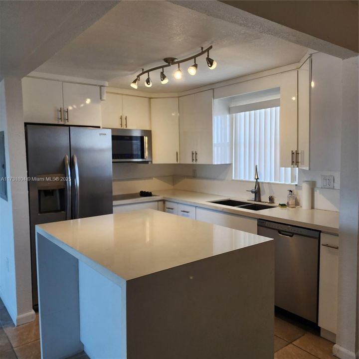 Recently Rented: $2,500 (2 beds, 2 baths, 1415 Square Feet)