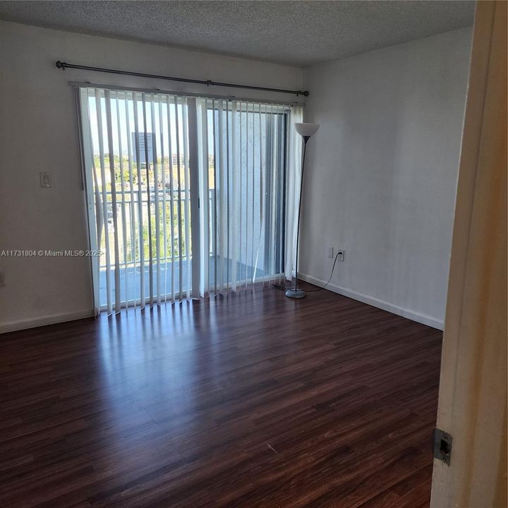 Recently Rented: $2,500 (2 beds, 2 baths, 1415 Square Feet)