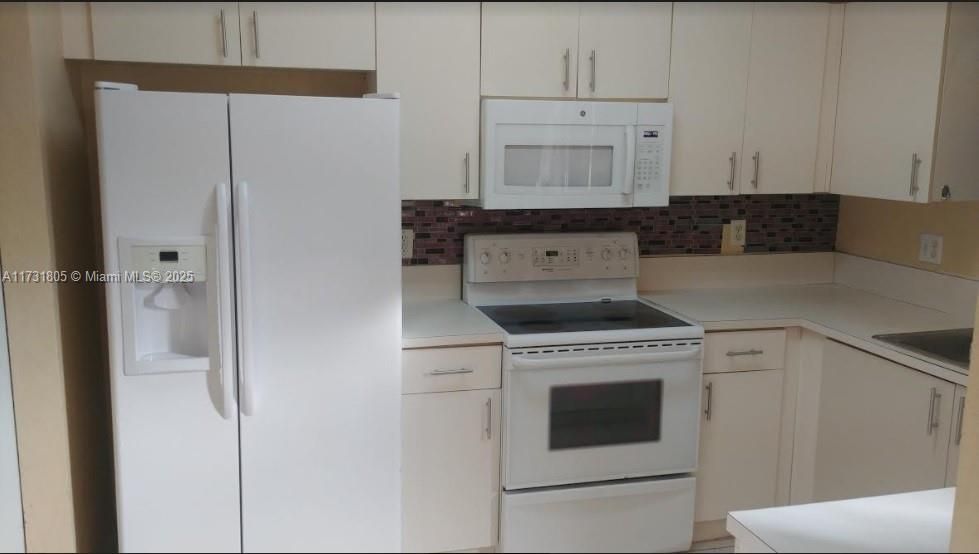 最近租的: $2,300 (4 贝兹, 3 浴室, 1618 平方英尺)