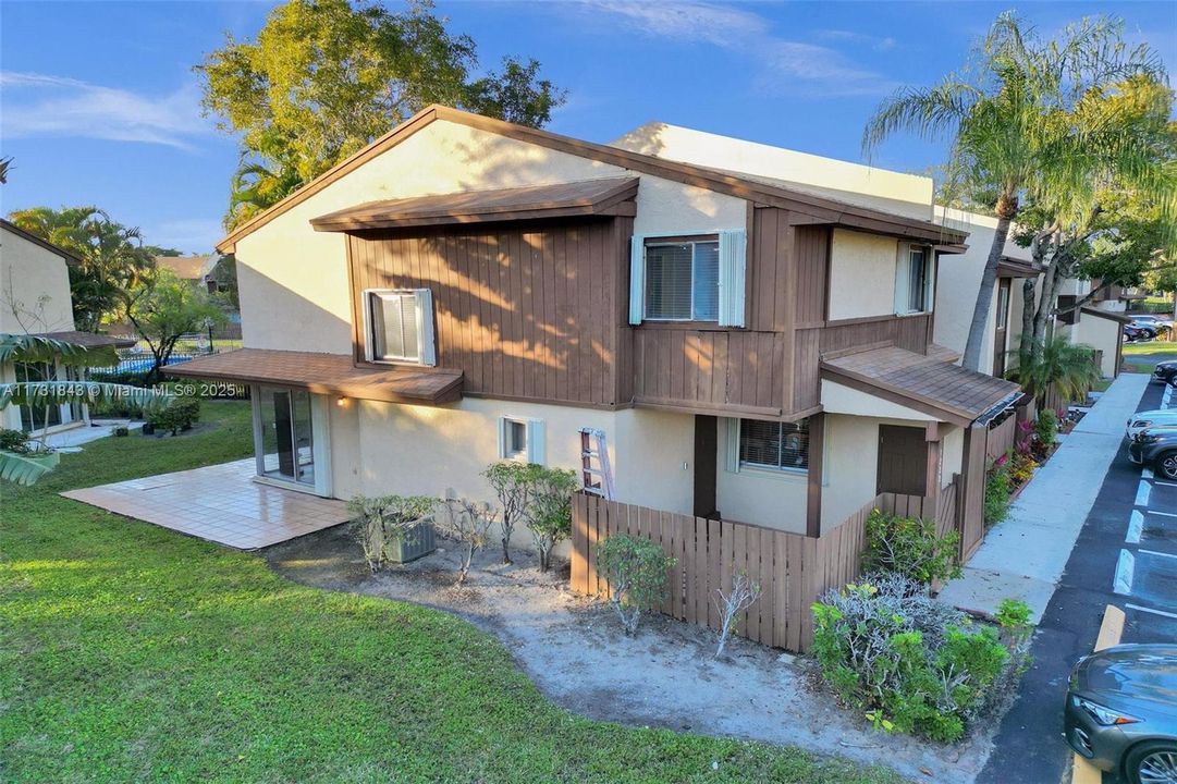 На продажу: $345,000 (3 спален, 2 ванн, 1612 Квадратных фут)