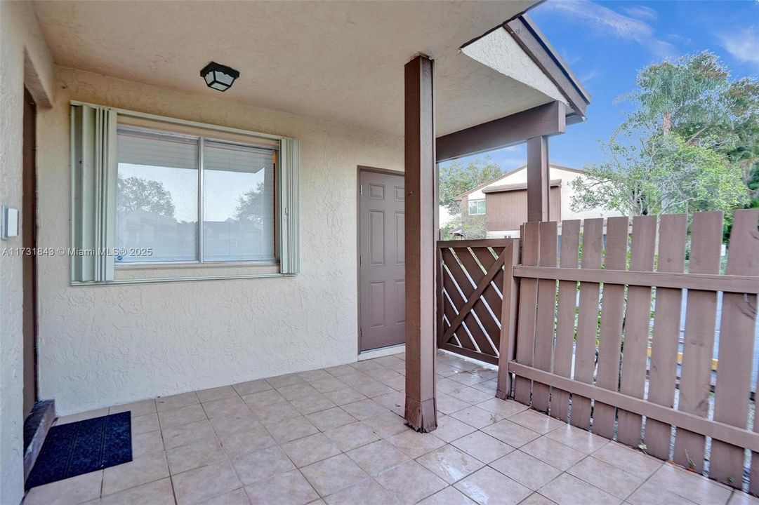 На продажу: $345,000 (3 спален, 2 ванн, 1612 Квадратных фут)