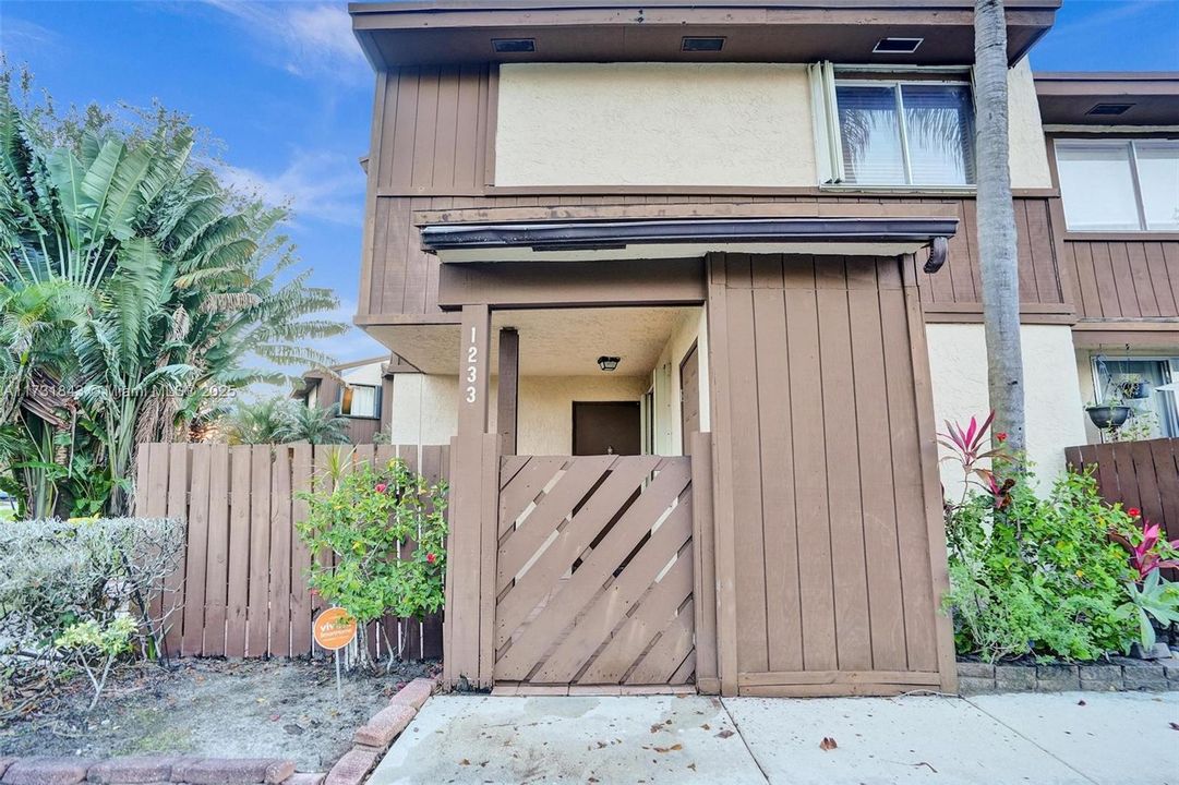 На продажу: $345,000 (3 спален, 2 ванн, 1612 Квадратных фут)