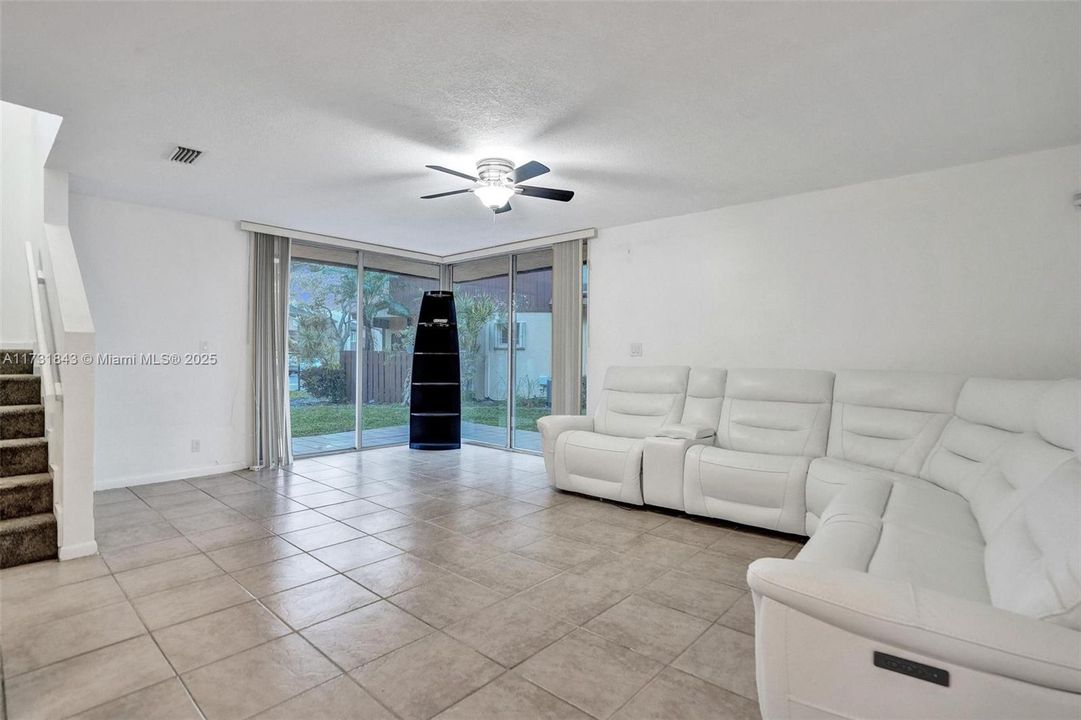 На продажу: $345,000 (3 спален, 2 ванн, 1612 Квадратных фут)