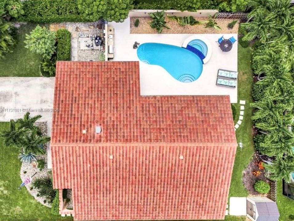 最近售出: $649,000 (3 贝兹, 2 浴室, 1702 平方英尺)