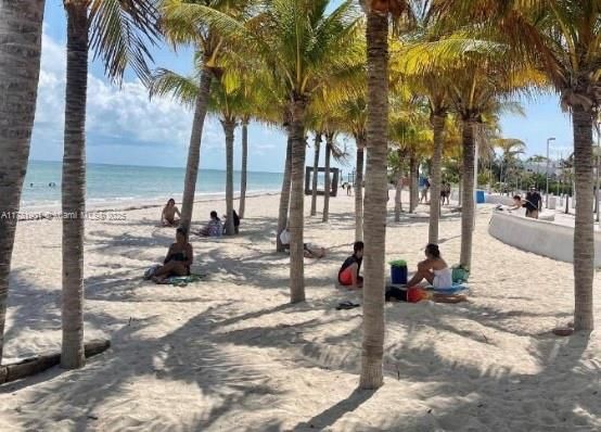 最近售出: $649,000 (3 贝兹, 2 浴室, 1702 平方英尺)