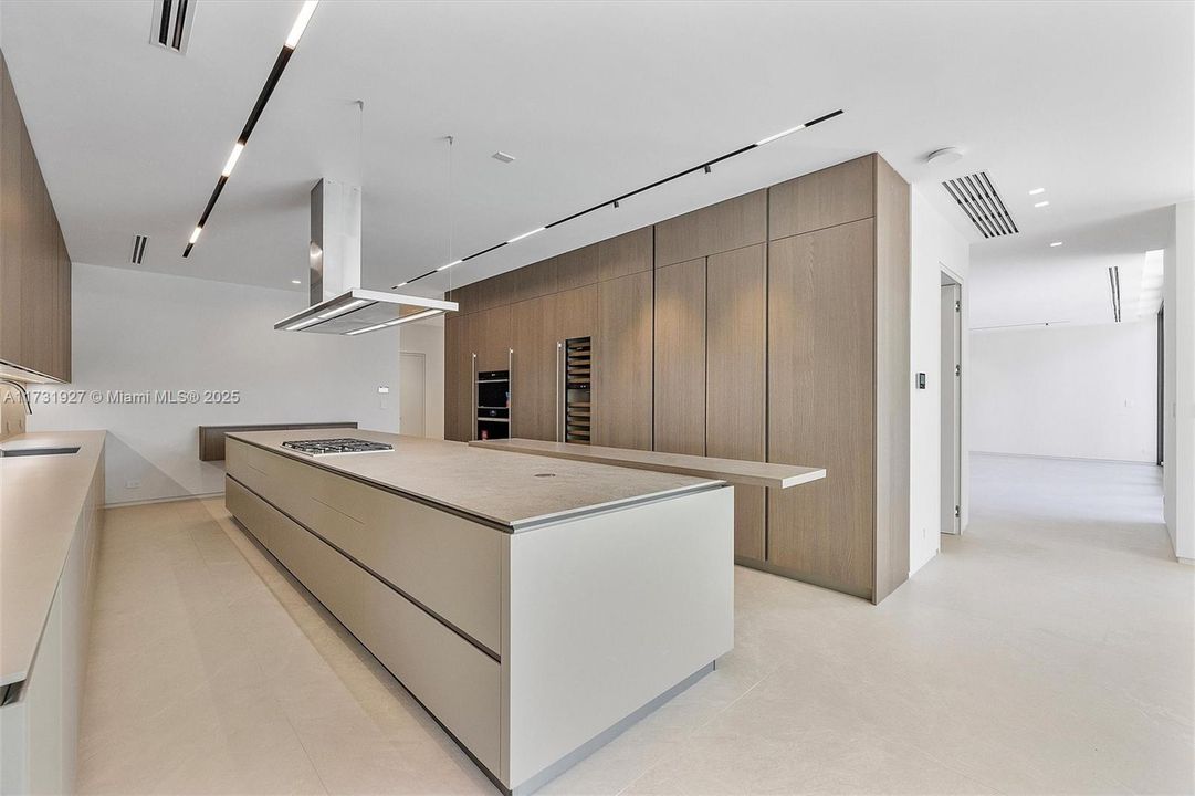 For Sale: $20,900,000 (6 beds, 8 baths, 7192 Square Feet)