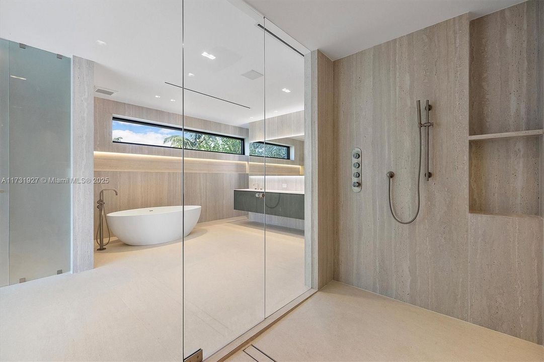 For Sale: $20,900,000 (6 beds, 8 baths, 7192 Square Feet)