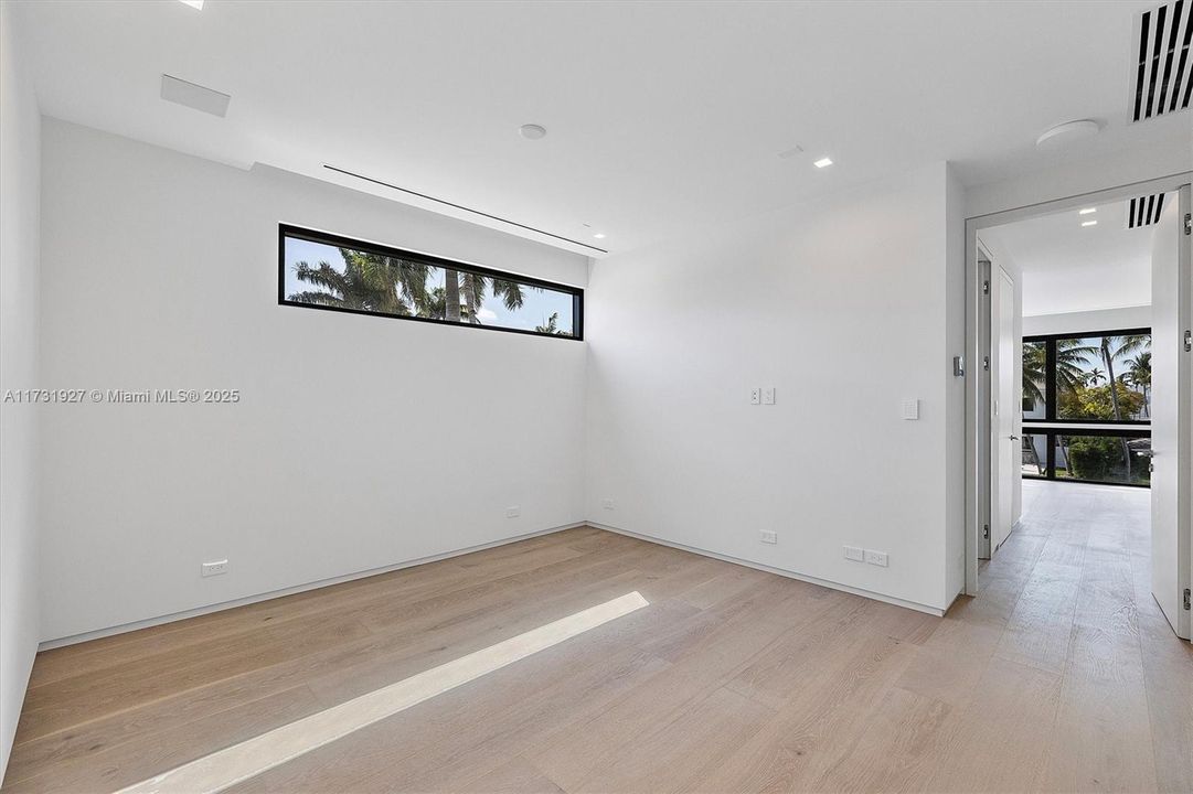 For Sale: $20,900,000 (6 beds, 8 baths, 7192 Square Feet)