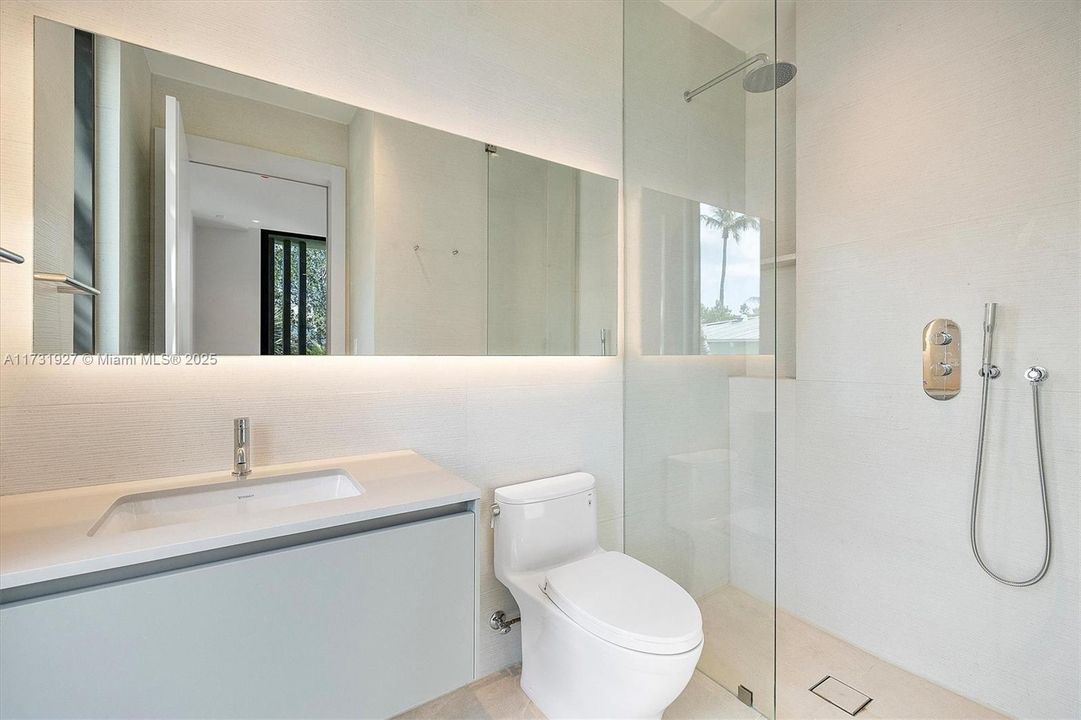 For Sale: $20,900,000 (6 beds, 8 baths, 7192 Square Feet)