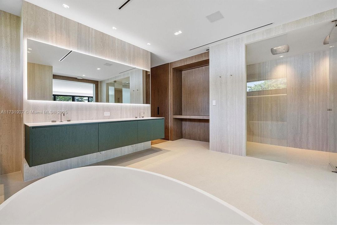 For Sale: $20,900,000 (6 beds, 8 baths, 7192 Square Feet)